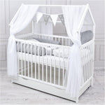 Set completo de cuna Baby Delux, cama casita de 60x120 cm, color blanco, con cajón, barrera anticaídas, colchón, ropa de cama y set de decoración (Prince Stars)