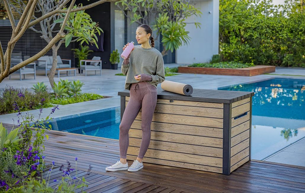 Arcón para exteriores Keter Ontario 870 litros | 100% impermeable con ventilación para evitar malos olores y moho | Aspecto de madera moderno | Tapa con amortiguadores de gas