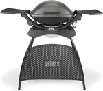 Weber Q2400 Elekrogrill mit Stand + Seitentischen, 54 x 39cm Grillfäche, portable, 2-geteilter porzellanemaillierter Guss-Grillrost, Aluminiumguss Deckel & Gehäuse - Dark Grey (55020879)