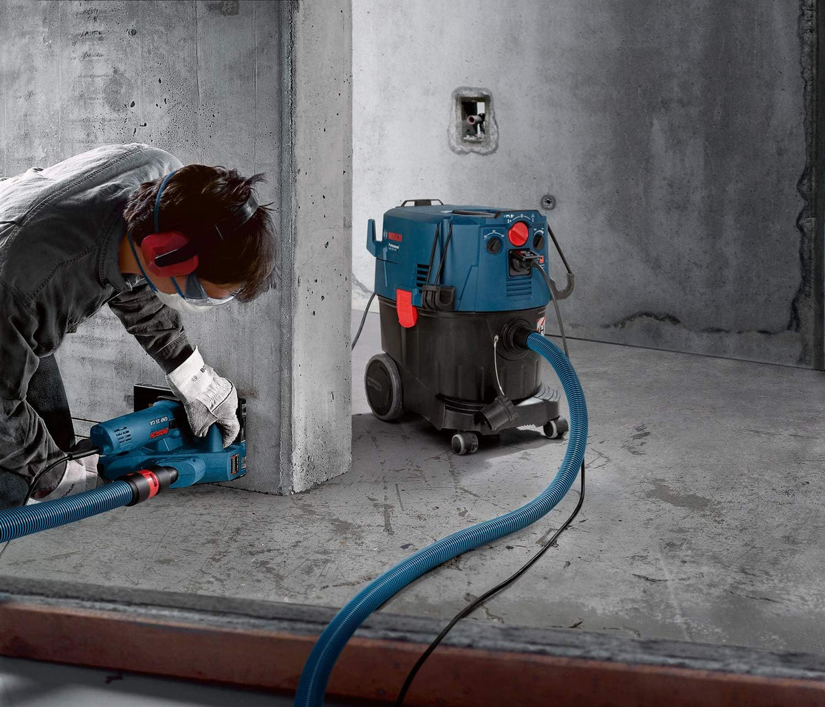 Aspirador en seco y húmedo Bosch Professional GAS 35 H AFC (potencia 230V, 1200 vatios, depósito de 35 L, incluye manguera)