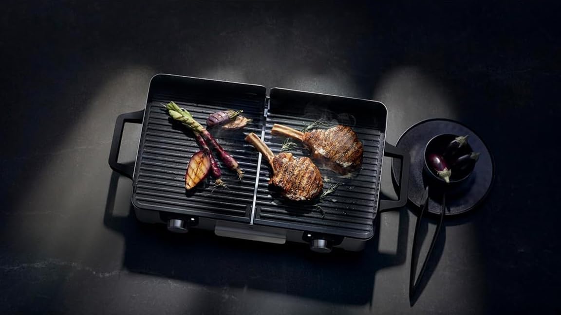 WMF Lono Master-Grill, parrilla eléctrica, 50x28 cm, parrilla de mesa eléctrica con protector contra el viento y bandeja de goteo, certificada para uso en exteriores, 2 superficies de cocción regulables por separado, 2400 W, acero inoxidable mate