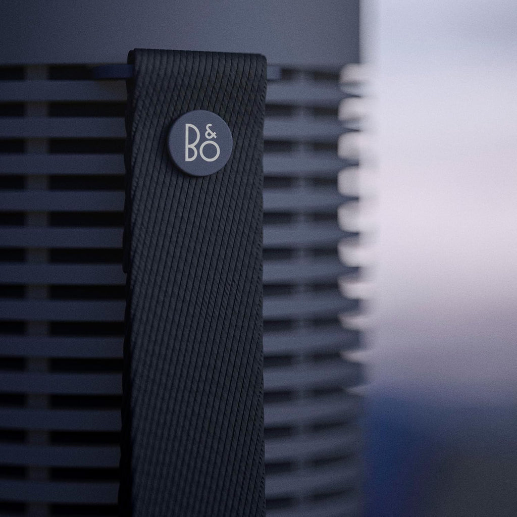 Bang & Olufsen Beosound Explore – Altavoz Bluetooth inalámbrico portátil para exteriores, hogar y viajes, 27 horas de autonomía, resistente al agua, sonido 360° + cable de carga USB-C – Negro antracita