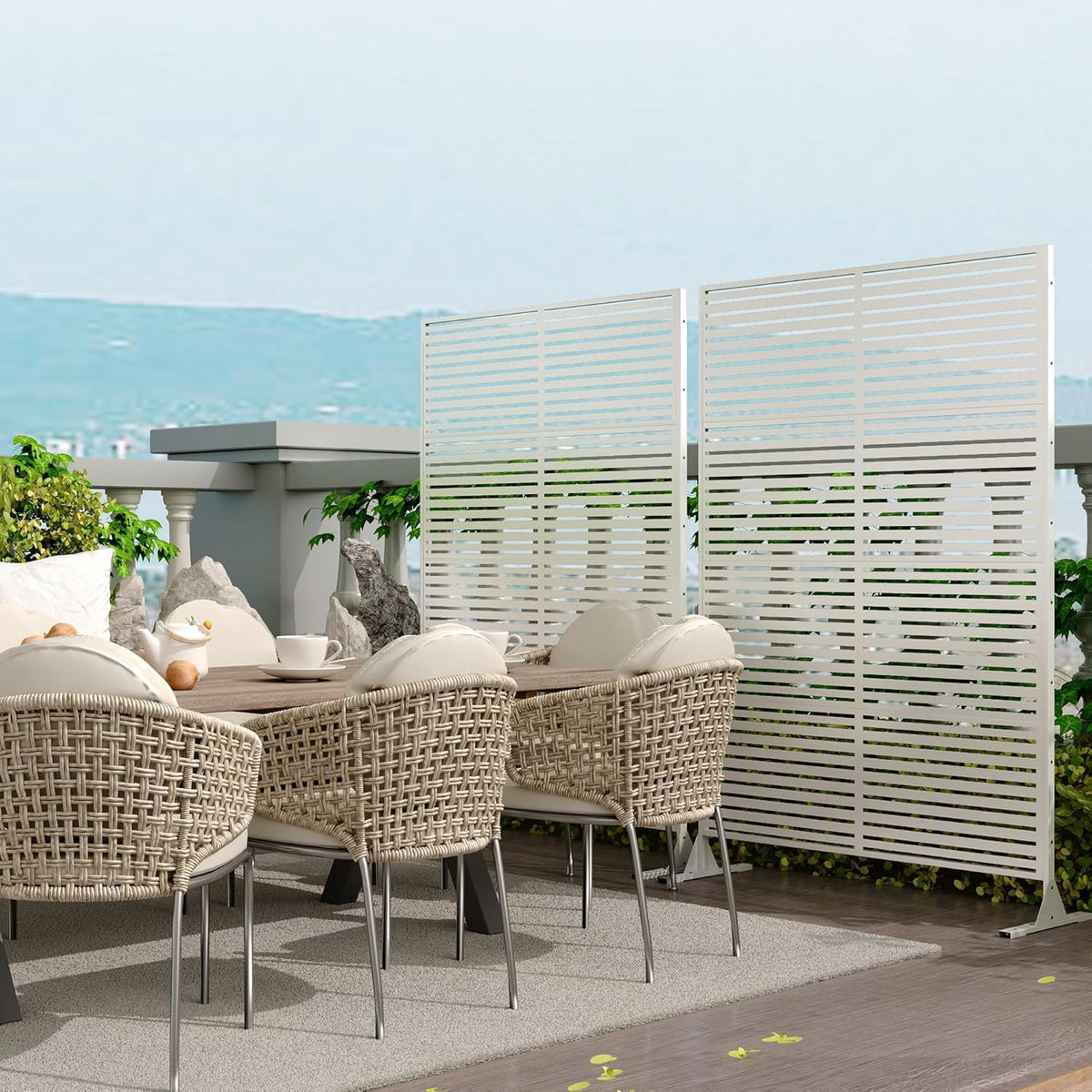 Set de 2 paneles de privacidad de metal, biombo independiente de 180x120 cm, separador de ambientes resistente a la intemperie para jardín, terraza, balcón y decoración exterior, con soporte, acero galvanizado, rayas horizontales blancas