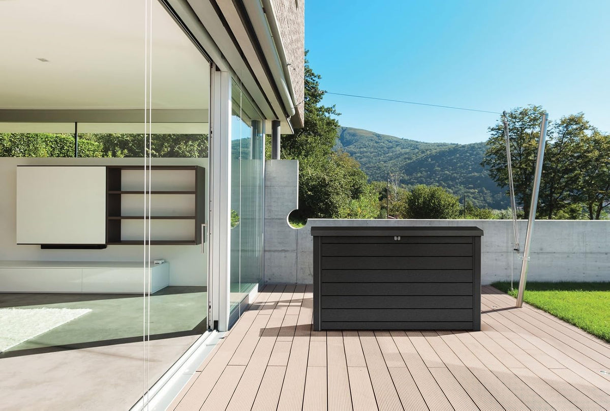 Koll Living Caja para cojines/Arcón exterior Goliath XXL 870 litros Color: Grafito | 100% impermeable | con ventilación para evitar malos olores y moho | aspecto de madera moderno | tapa resistente hasta 50 kg