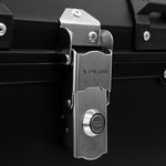 Maleta X-Plor de 52 L de plástico color negro, con placa universal incluida