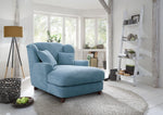 Sillón XXL Cavadore Assado / Gran sillón tapizado con patas de madera y asiento amplio / Incl. 2 cojines decorativos / 109 x 104 x 145 / Tejido de punto azul claro