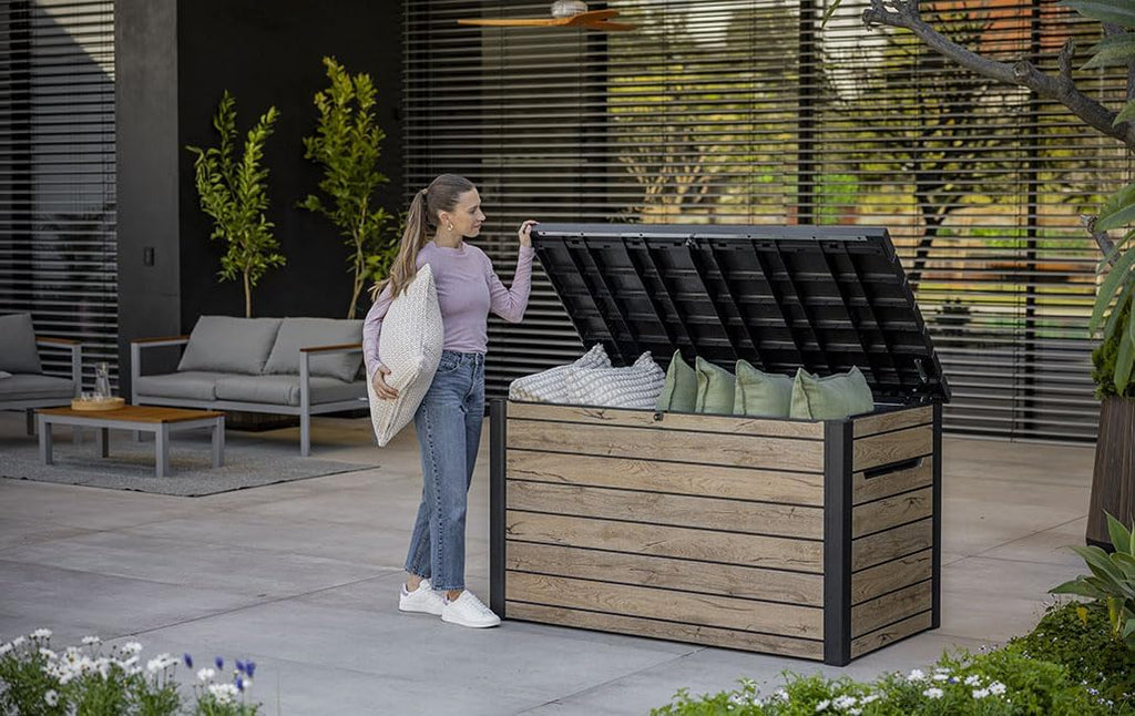Arcón para exteriores Keter Ontario 870 litros | 100% impermeable con ventilación para evitar malos olores y moho | Aspecto de madera moderno | Tapa con amortiguadores de gas