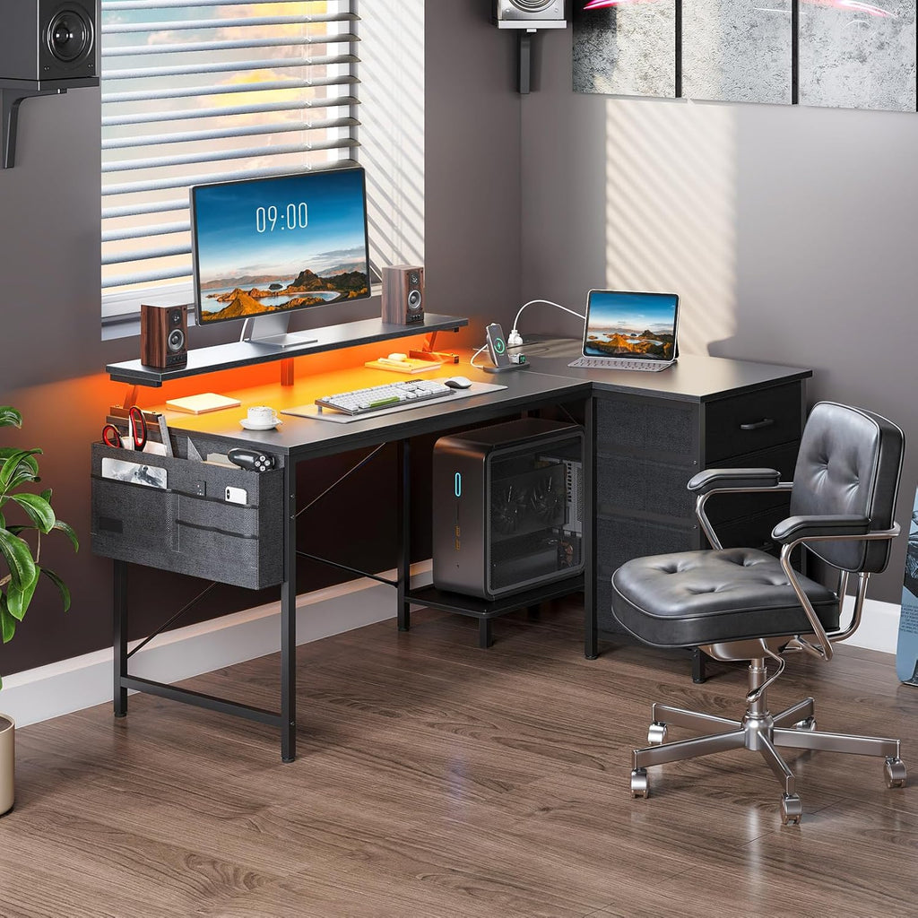 Escritorio en esquina ODK con 4 cajones de tela, escritorio en forma de L reversible de 140x80 cm con 2 enchufes y 2 puertos de carga USB, escritorio gaming en forma de L con LED y soporte para monitor para oficina en casa, negro