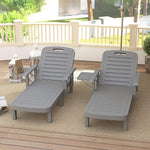 Outsunny Set de 2 tumbonas de jardín con mesa auxiliar, aspecto de madera, respaldo ajustable en 5 posiciones, silla de jardín resistente a la intemperie, carga máx. 120 kg, para jardín, exterior, playa, gris oscuro