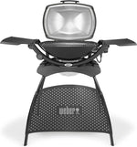 Weber Q2400 Elekrogrill mit Stand + Seitentischen, 54 x 39cm Grillfäche, portable, 2-geteilter porzellanemaillierter Guss-Grillrost, Aluminiumguss Deckel & Gehäuse - Dark Grey (55020879)
