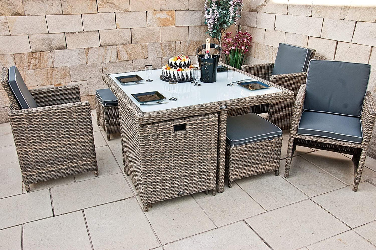 Ragnarök PolyRattan - DEUTSCHE Marke - EIGENE Produktion - 8 Jahre Garantie - Gartenmöbel Essgruppe Tisch 4 Stuhl Hocker 12 Polster Grau Rostfrei Aluminium Natur Dining Würfel Glas