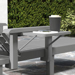 Outsunny Set de 2 tumbonas de jardín con mesa auxiliar, aspecto de madera, respaldo ajustable en 5 posiciones, silla de jardín resistente a la intemperie, carga máx. 120 kg, para jardín, exterior, playa, gris oscuro