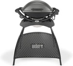 Weber Q2400 Elekrogrill mit Stand + Seitentischen, 54 x 39cm Grillfäche, portable, 2-geteilter porzellanemaillierter Guss-Grillrost, Aluminiumguss Deckel & Gehäuse - Dark Grey (55020879)