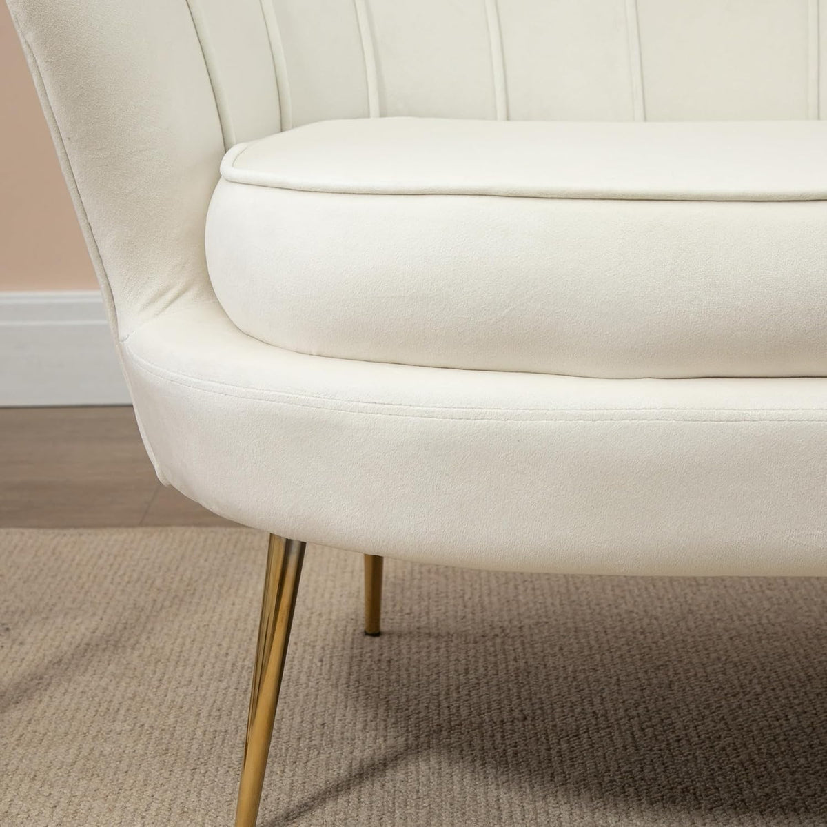 HOMCOM Sofa 2 Sitzer Couch mit Armlehne blütenblattförmiger Rückenlehne Dick Gepolstert Polstersofa Modern Doppelsofa mit Samtoptik, Metallbeine für Wohnzimmer, 130 x 77 x 77 cm, Cremeweiß