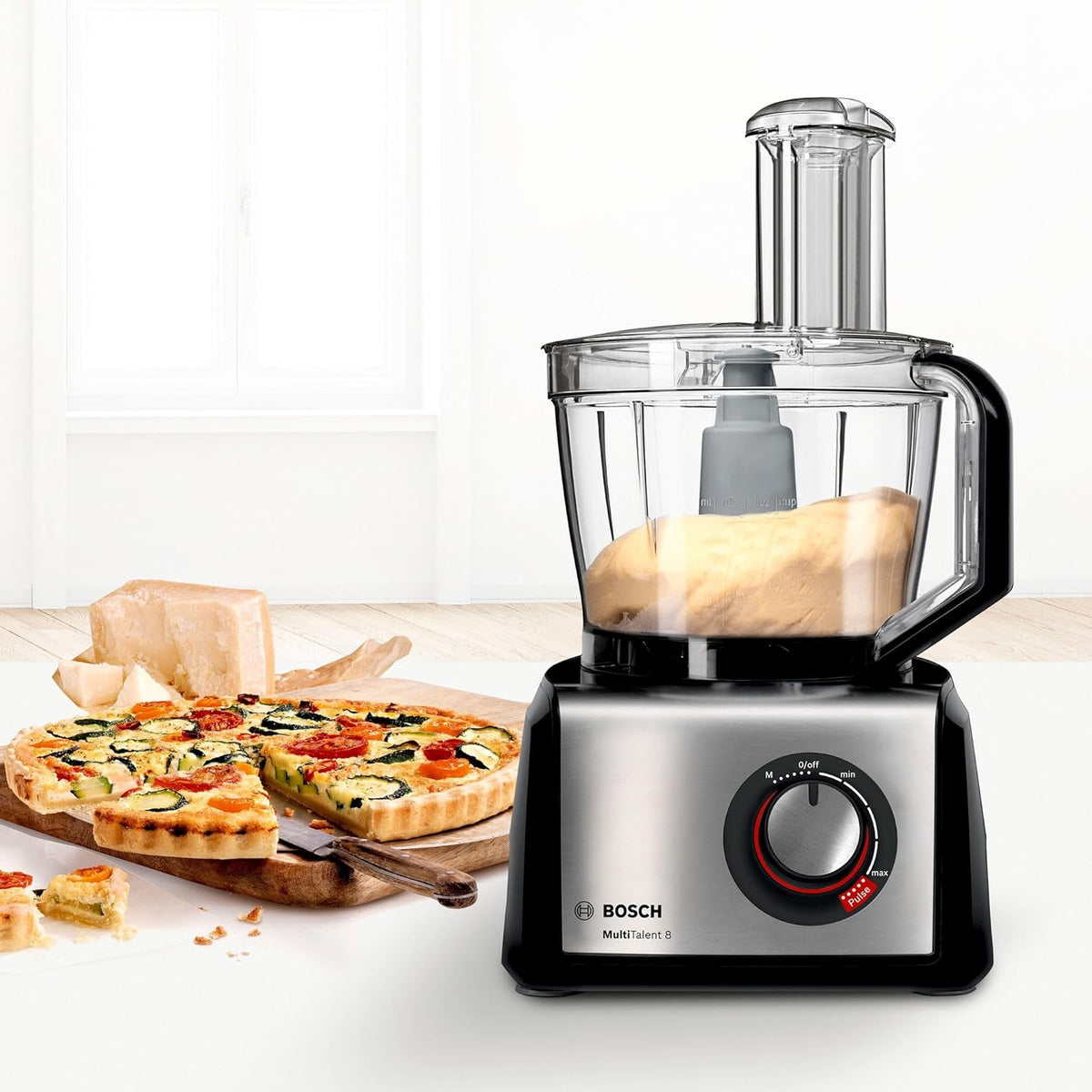 Procesador de alimentos compacto Bosch MultiTalent 8, más de 50 funciones, bol de 3,9 L, batidora de 1,5 L, cuchilla universal, para cortar y rallar (fino, grueso), disco batidor (nata), exprimidor, 1250 W, MC812844
